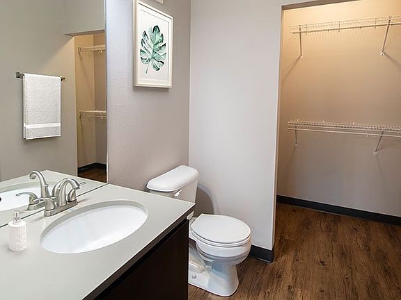 5th image of 1400 SE Bishop Dr #1460210