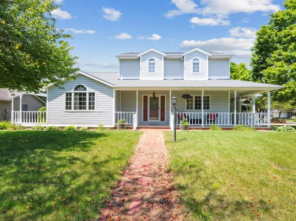 513 Linden Dr, Saint Joseph, IL 61873