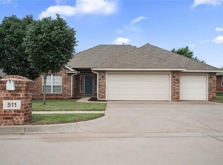 511 S Pointe Ln, Mustang, OK 73064