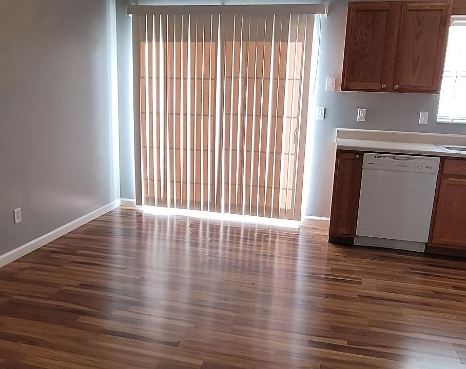 1st image of 11 Fox Hollow Dr #11