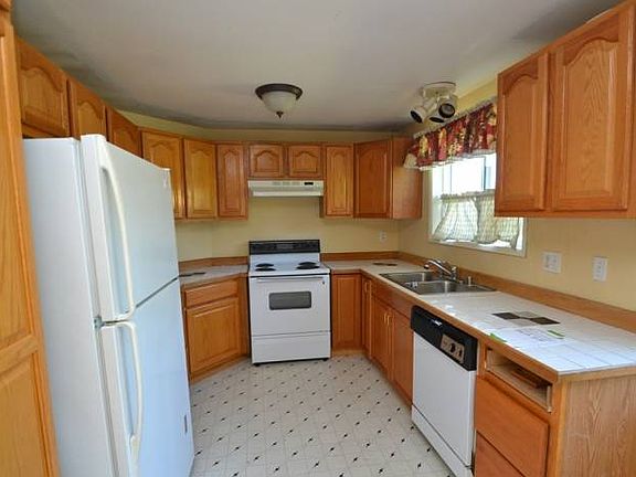5th image of 5628 85th Pl NE