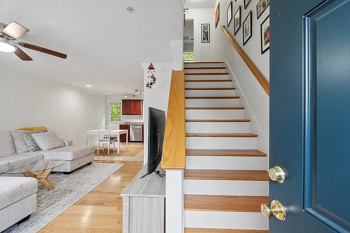 2 bed, 1.5 bath, 1782 sqft, $3,000 — Photo 3