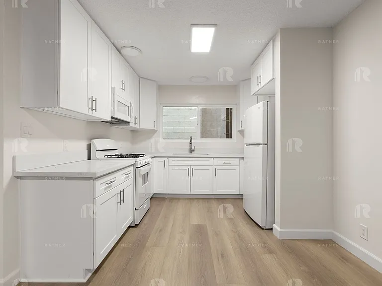 (An/Ti/Yo:B) 4216 Mary Ellen Avenue — Photo 14
