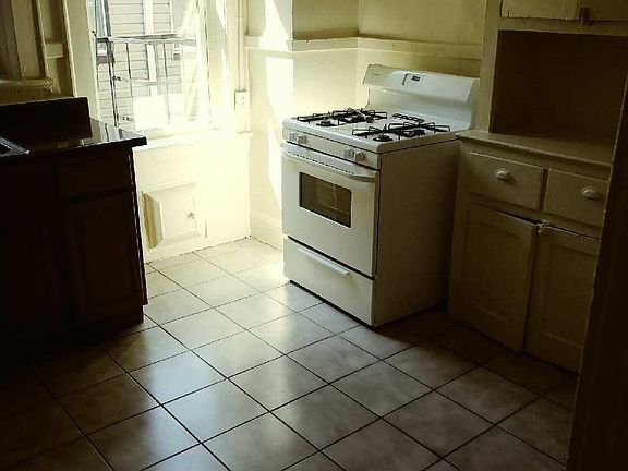 5th image of 48 Millington Ave APT 33
