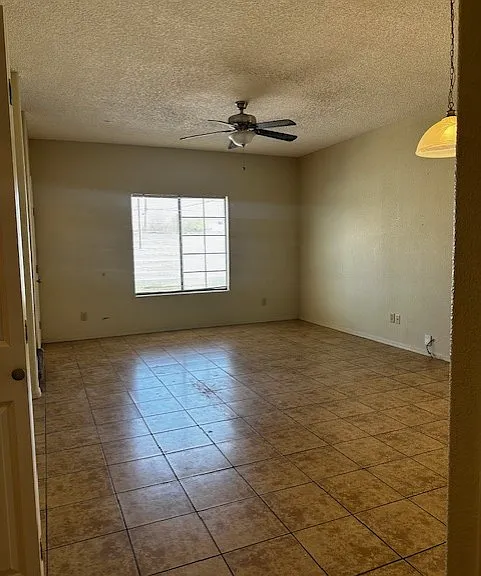 240 Val Verde St #B — Photo 6