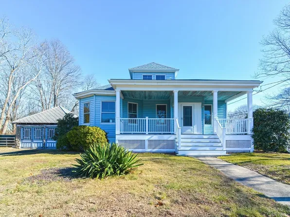 468 Slocum Rd, Dartmouth, MA 02747