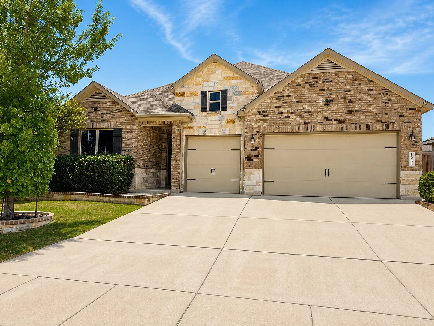 4 bed, 2681 sqft, $2,795 — Photo 1