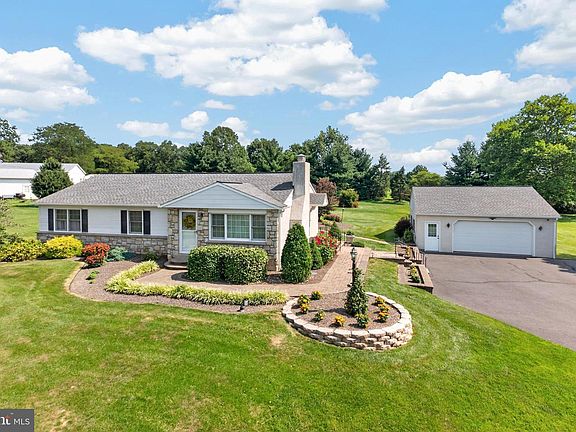 3rd image of 443 Allentown Rd