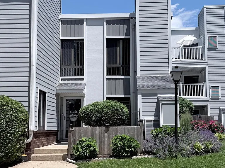 1750 Oakwood Ter #17A — Photo 26
