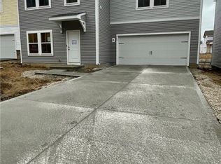 572 Auld Farm Cir, Akron, OH 44320