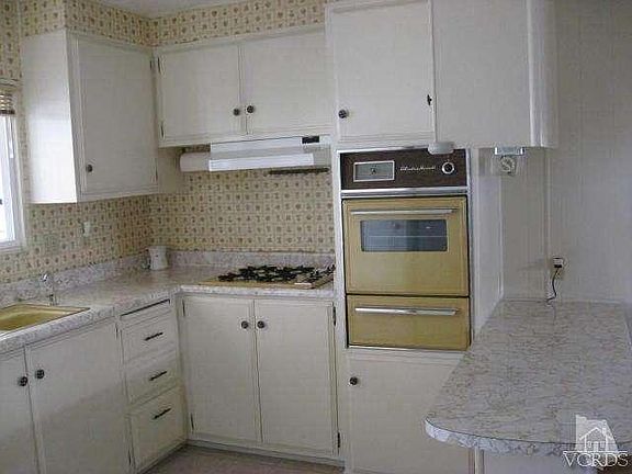 5th image of 16 Chaucer Ln #16