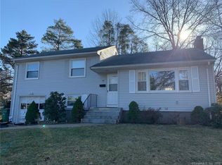 27 Banbury Ln, Bloomfield, CT 06002