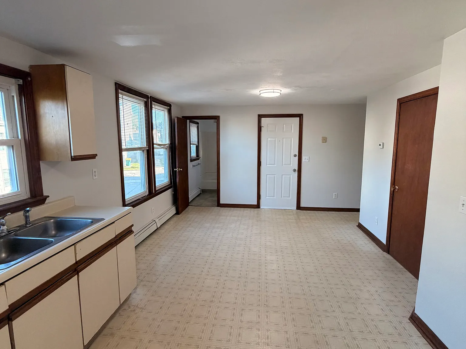 2 bed, 1260 sqft, $1,650 — Photo 3