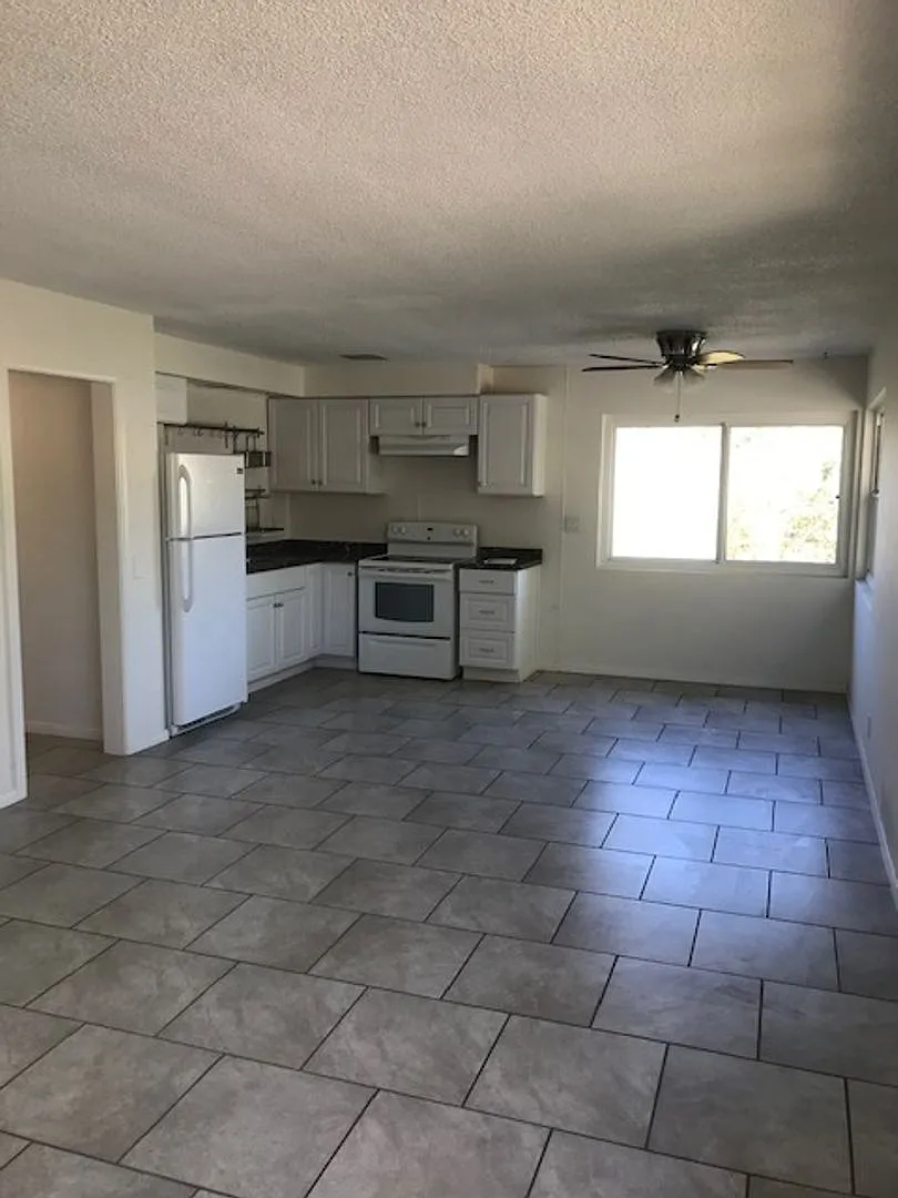 RGL637 - 637 Glenneyre St — Photo 2