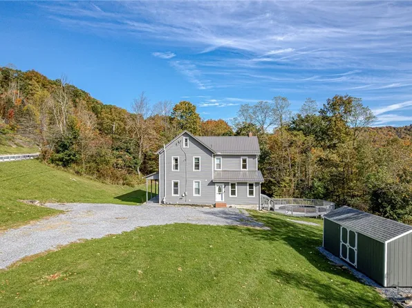 5322 Somerset Pike, Hollsopple, PA 15935