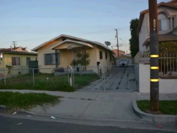 3901-3901 1/2 E 56th St, Maywood, CA 90270