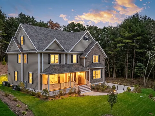 345 Grove St, Reading, MA 01867