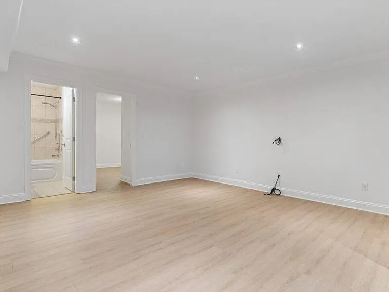 4352 Carolyn Dr #BASEMENT — Photo 10