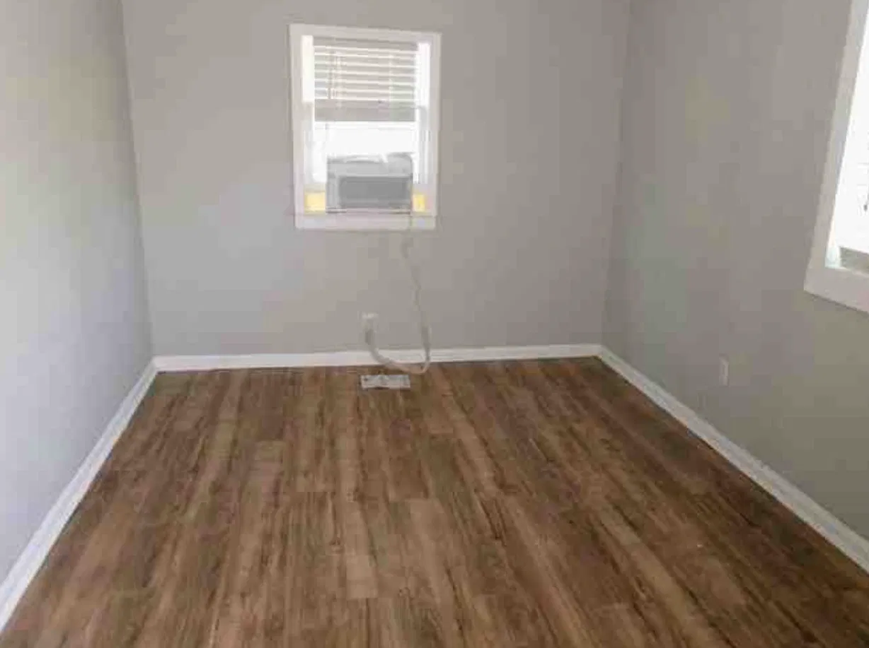 2 bed, 500 sqft, $1,100 — Photo 4
