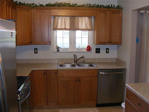 3rd image of 12399 Walnut Dr