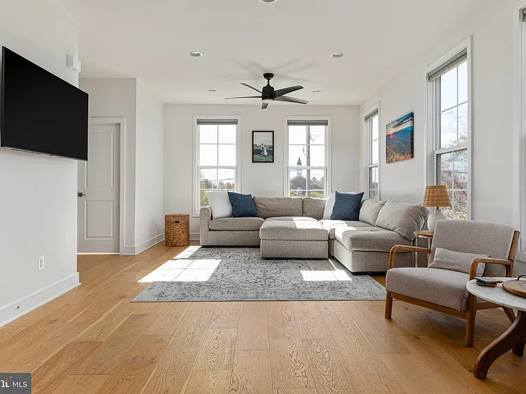 6746 Upland Manor Dr — Photo 6