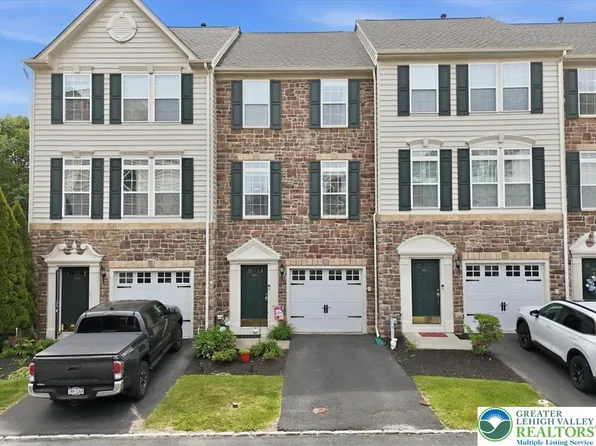 1648 Oakridge Ln, Hellertown, PA 18055