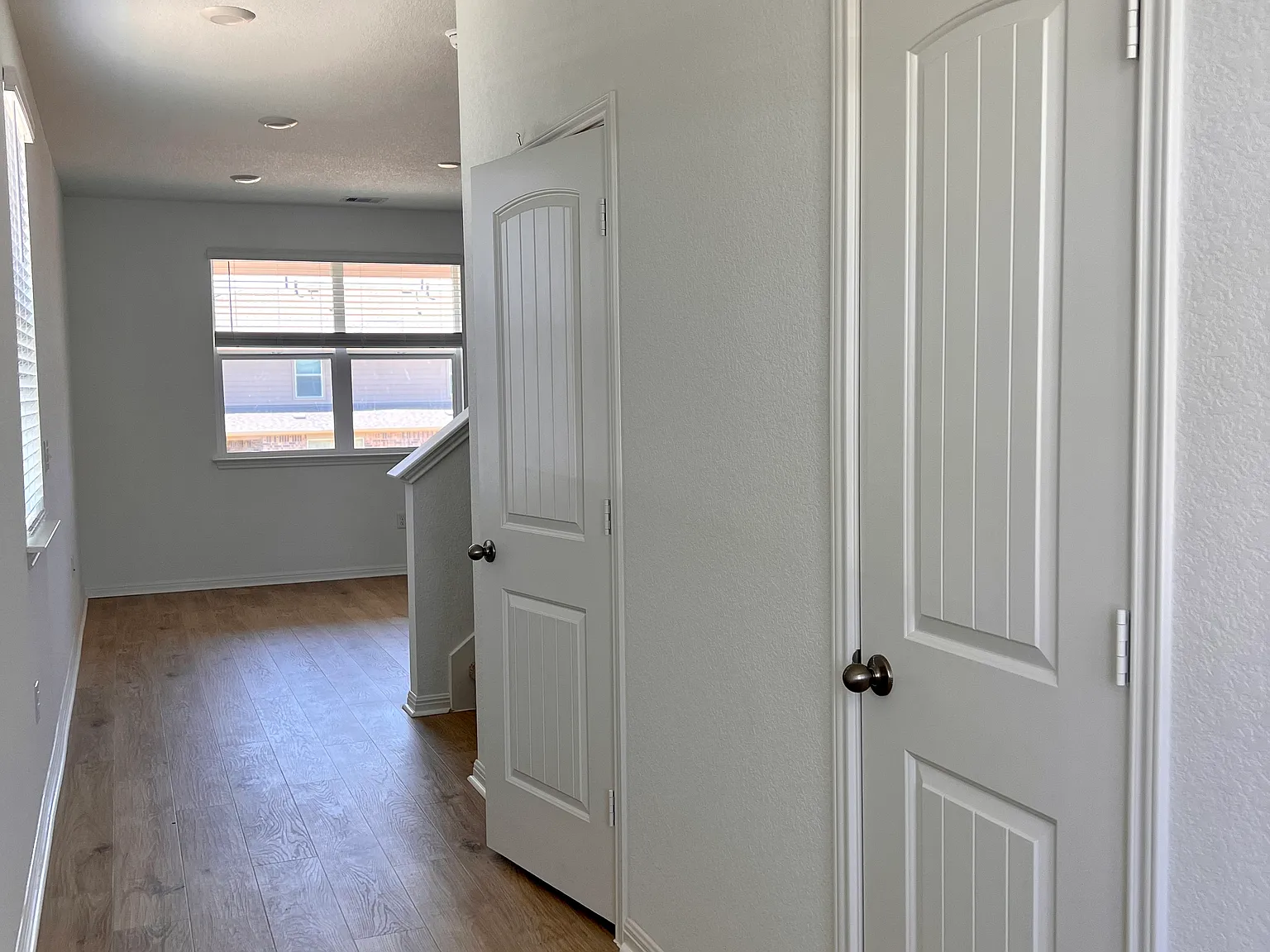 3 bed, 2.5 bath, 1914 sqft, $1,950 — Photo 3