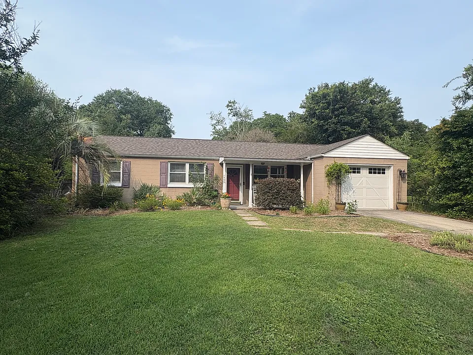 1555 Castlewick Ave