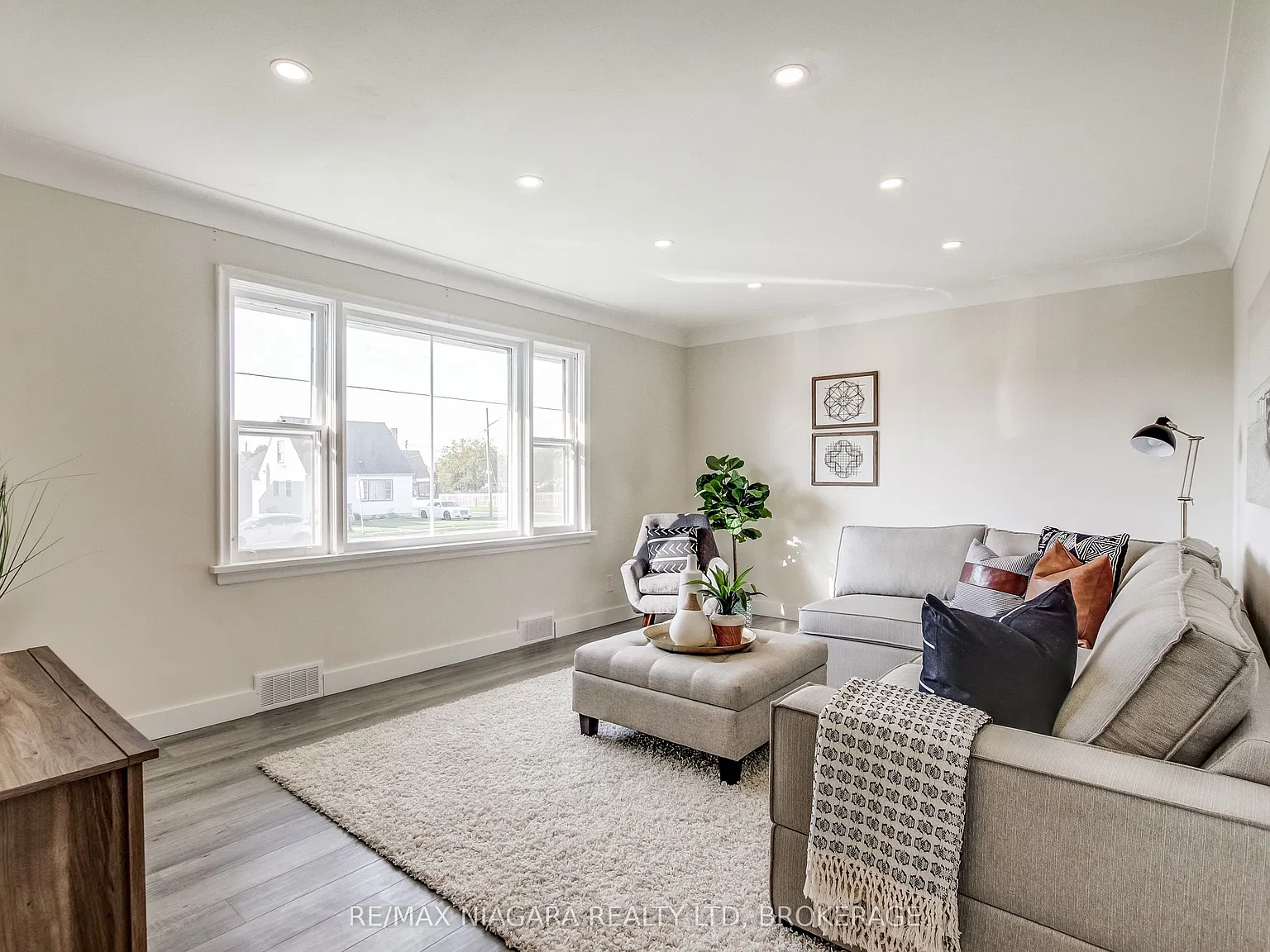 3 bed, $2,290 — Photo 3