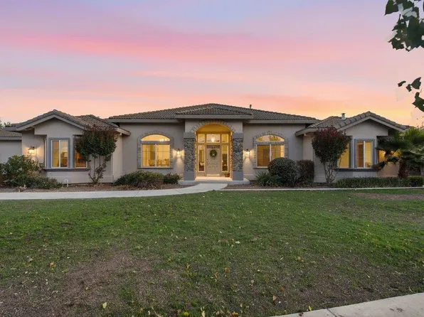 945 Union Rd, Hollister, CA 95023