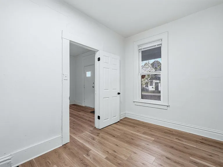 451 E Pontiac St — Photo 14