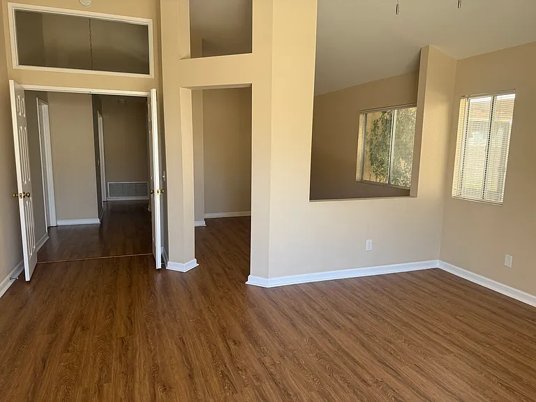 3143 Mariposa Ave — Photo 10