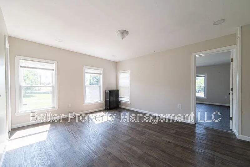 4 bed, 1.0 bath, $2,000 — Photo 3