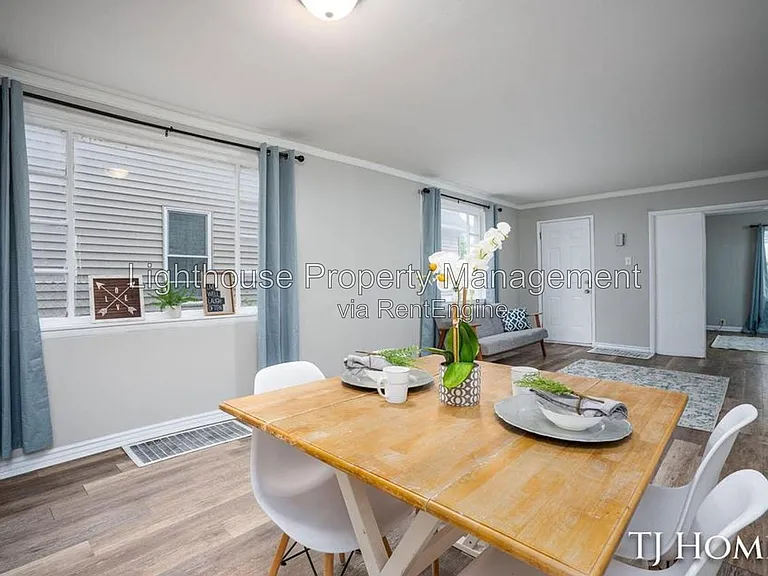 1468 Jiroch St — Photo 6