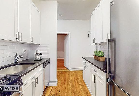 4th image of 226 E 87th St APT 3A