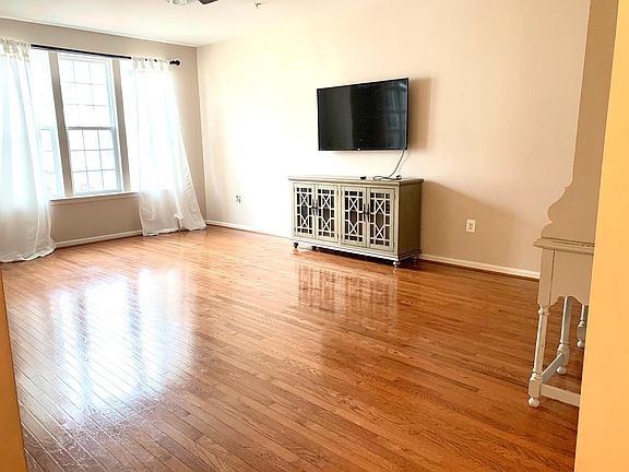 5th image of 45617 Catalina Ln