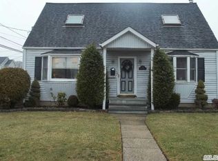 174 Raff Ave, Mineola, NY 11501