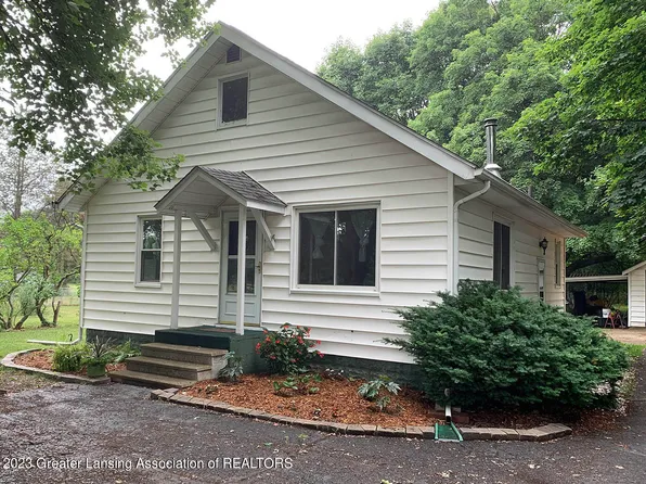 7094 N Riverview Dr, Kalamazoo, MI 49004