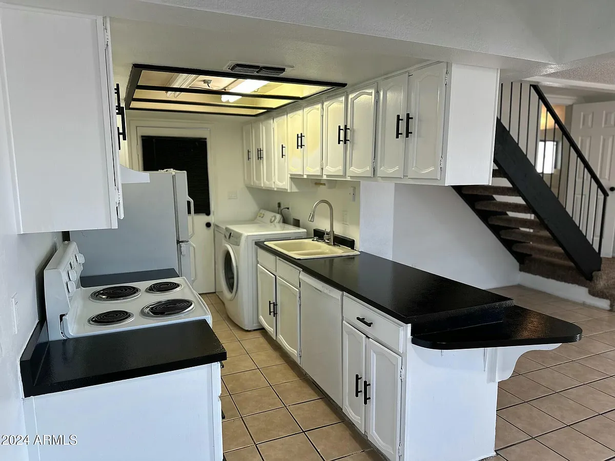 Building Photo - 1504 E Indianola Ave #2