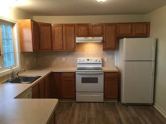 Kitchen, another view