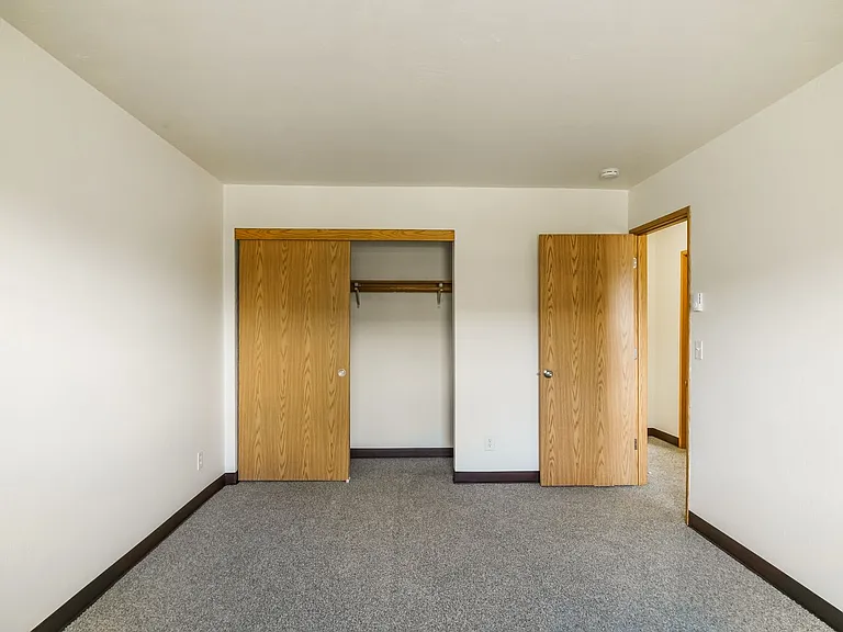 Brighton Park East Apartments — Photo 15