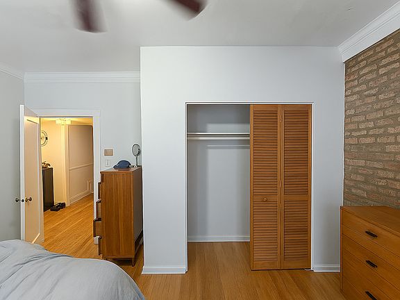 4th image of 447 W Arlington Pl #3