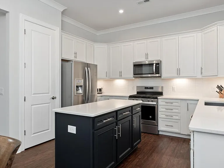 147 Heathbrook Ln — Photo 4