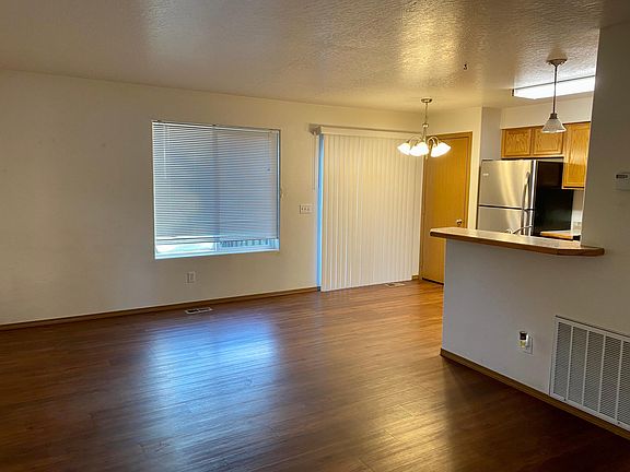 5th image of 2215 N Walnut St #A