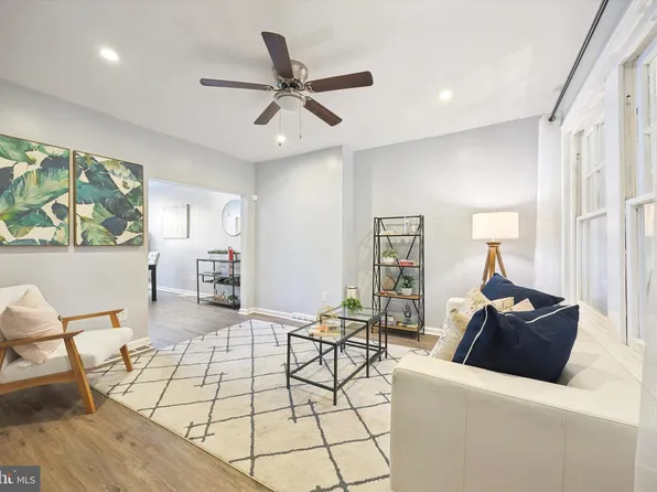 2552 S Dewey St, Philadelphia, PA 19142