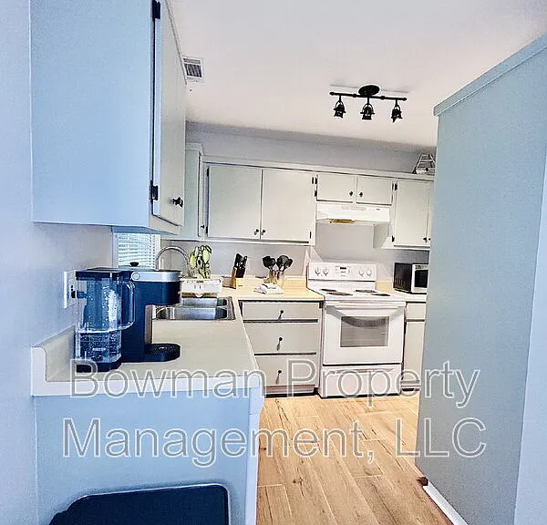 255 Camelot Dr — Photo 9