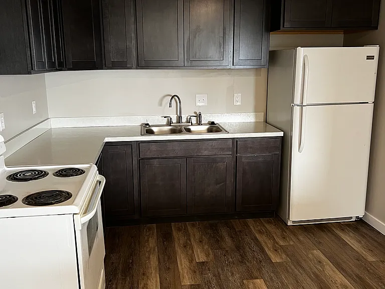 405 Locust St — Photo 4