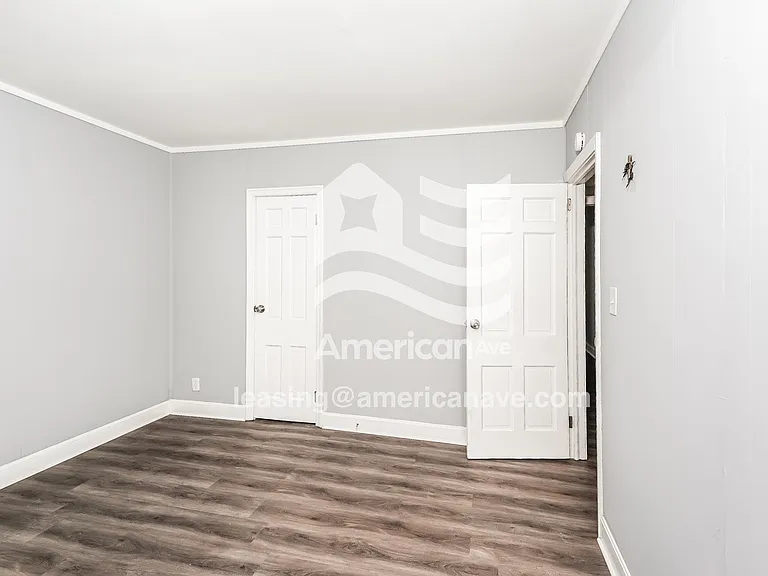 975097_007_main_bedroom_12789875.jpg