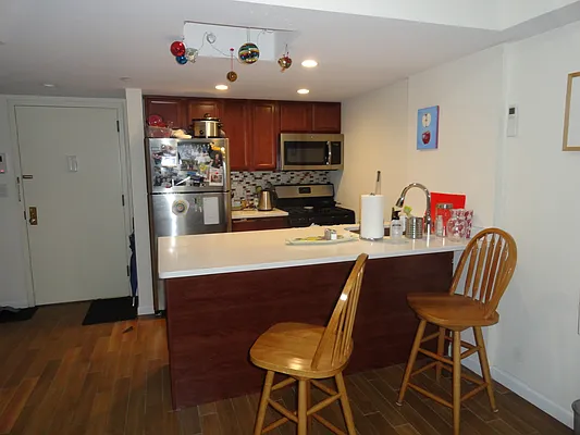 Rented by Halvatzis Realty | media 23