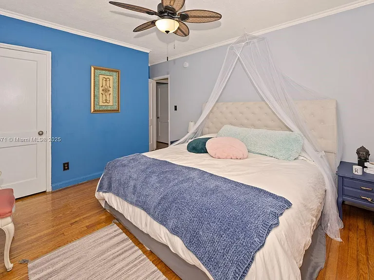 1701 Fletcher St — Photo 2